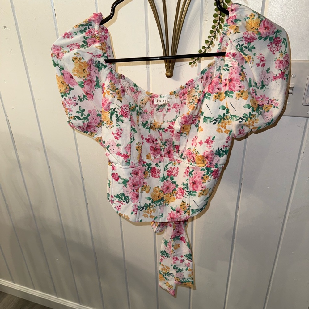 Blu Pepper Women's Floral Cropped Sweetheart Neckline Top‎ Size M